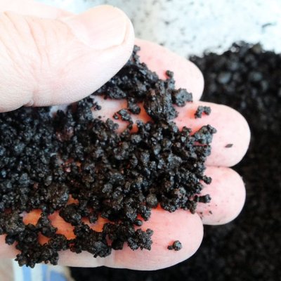 富士砂(溶岩石・火山灰土・火山礫)鉄分を含んだ排水性の良い砂