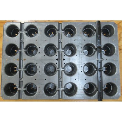 イチゴ育苗用トレイ カタツムリポット D24穴