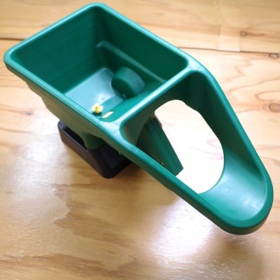 ハンドスプレッダー｜手動式散粒器DX｜粒状肥料散布機｜シンセイ