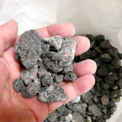 (黒)医王石(大粒・10mm-30mm)【20kg】