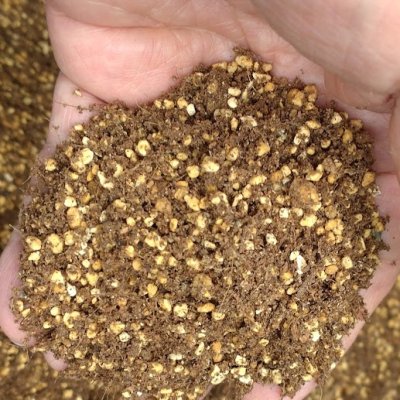 いちご培土 鹿沼土タイプ【30Lｘ10袋】初期肥料入り（無地袋）