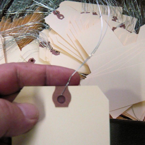 画像2: [ワイヤー付き荷札]マニラタグ#7 Avery Manila "G" Shipping Tags AVE12607（100枚入り）5.75インチ（約14.6cm）x2.87インチ（約7.29cm） (2)