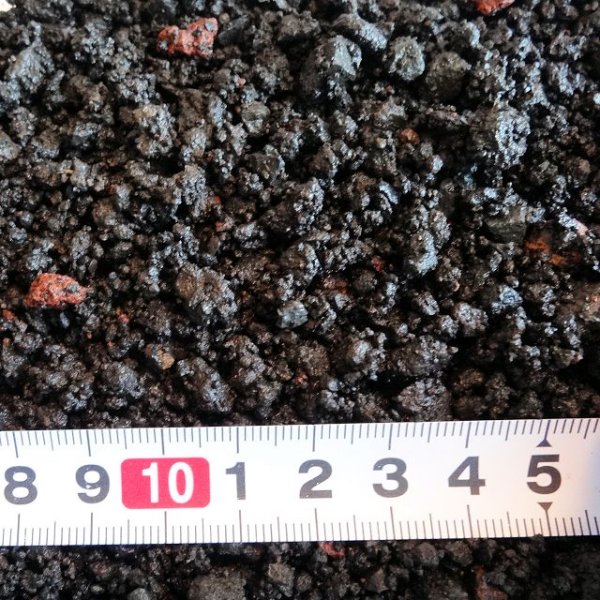 富士砂(溶岩石・火山灰土・火山礫)鉄分を含んだ排水性の良い砂