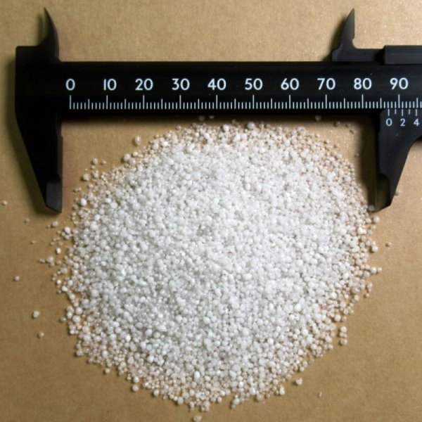 黒曜石パーライト4号(粒度:1.5-0.5mm)