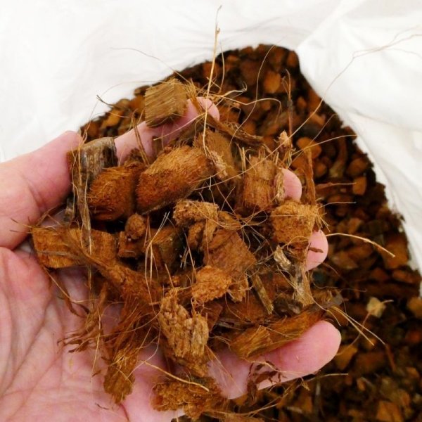 箱入り-ココチップ【50L】粒度:S(12-18mm)