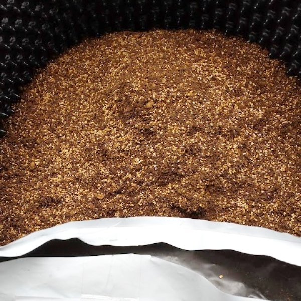 いちご培土 鹿沼土タイプ【30Lｘ10袋】初期肥料入り（無地袋）