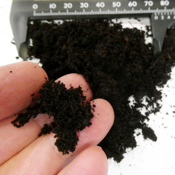 ブラックピート培土【2kg】黒ピート配合の培養土｜初期肥料入り（家庭菜園、プロ農家用）