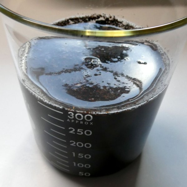 ブラックピート培土【2kg】黒ピート配合の培養土｜初期肥料入り（家庭菜園、プロ農家用）