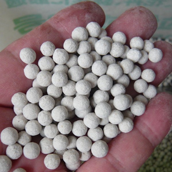 緩効性大粒有機化成肥料